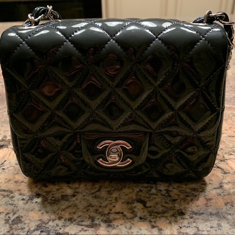 🔥Chanel Classic Mini Flap Patent in Navy Blue